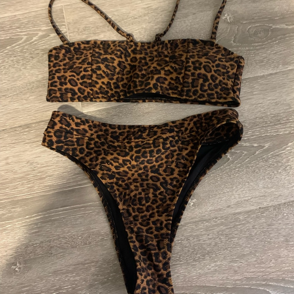 KENDALL & KYLIE swim